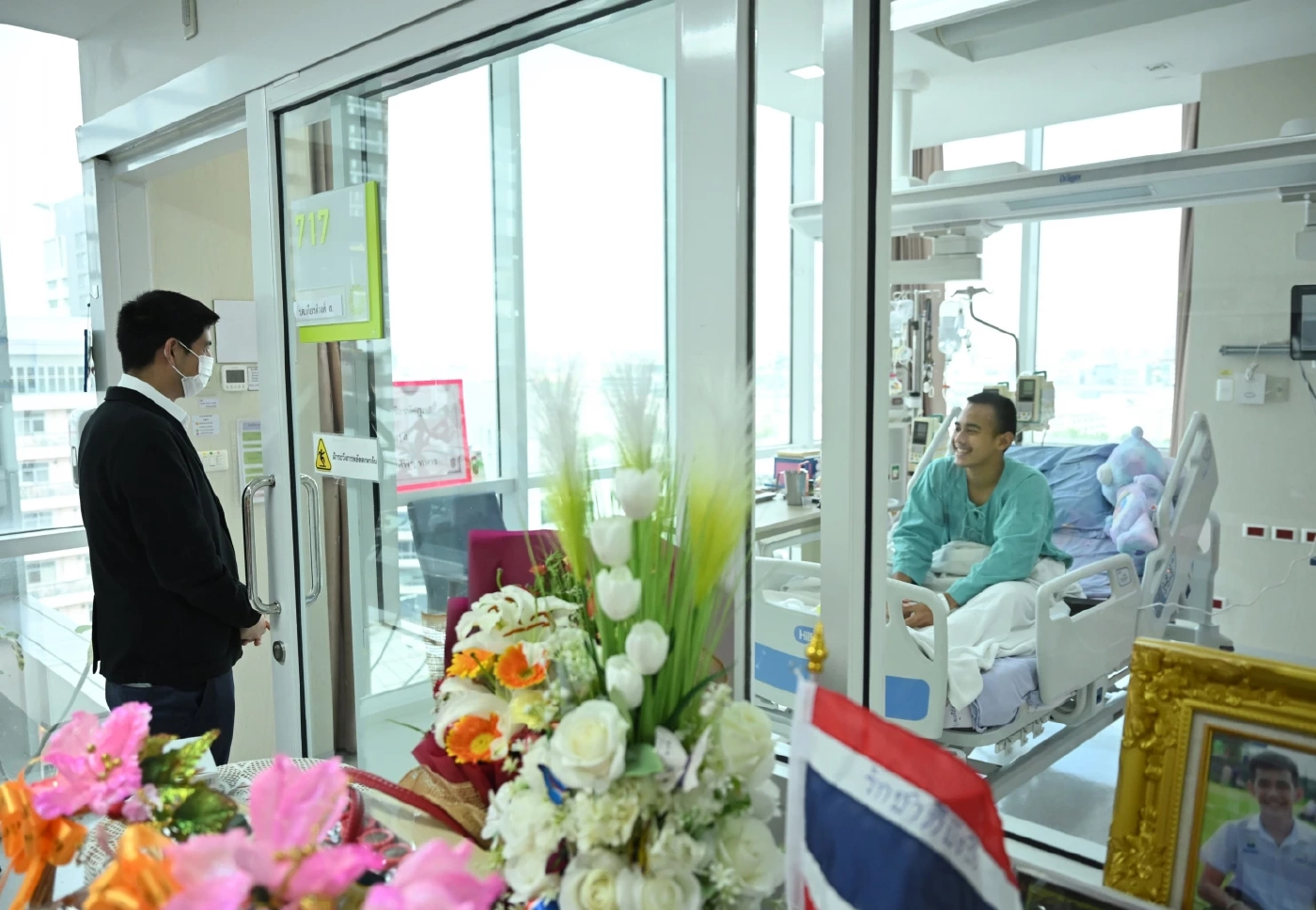 ร้อยตรีเกียรติวงศ์ สถาวร และนายสิตมน รัตนาวะดี