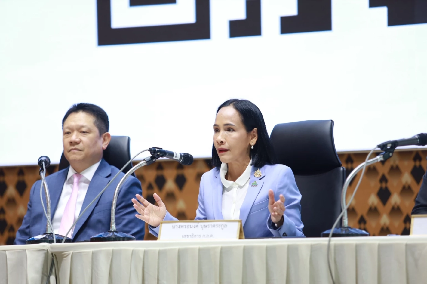 พรอนงค์ บุษราตระกูล เลขาธิการ ก.ล.ต. 