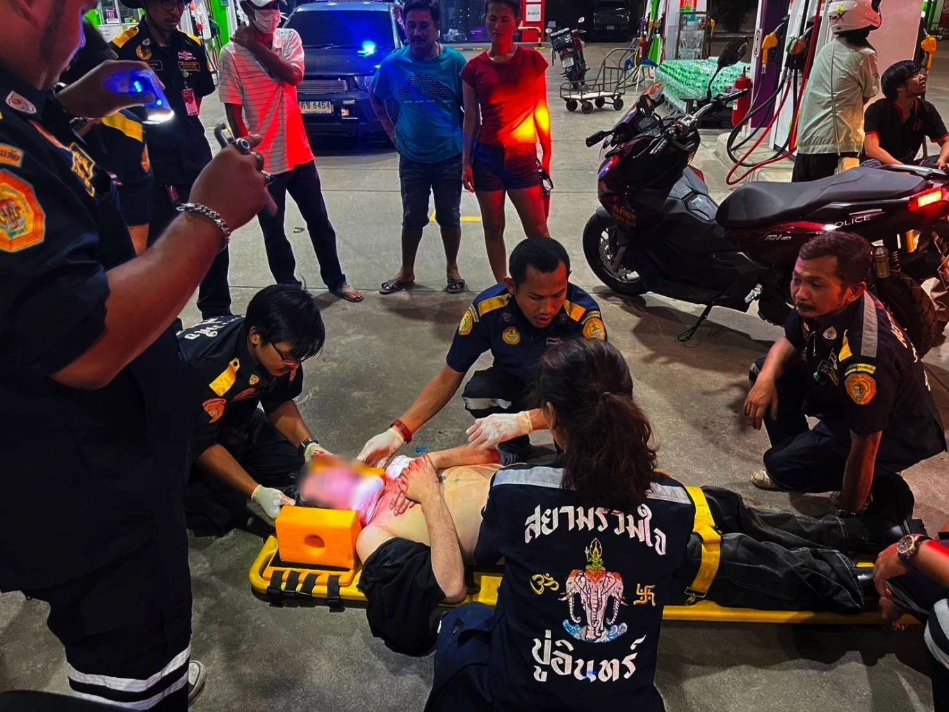 "เป๊ก ผลิตโชค" นักร้องชื่อดัง โดนแทงกลางปั๊มย่านรามคำแหง