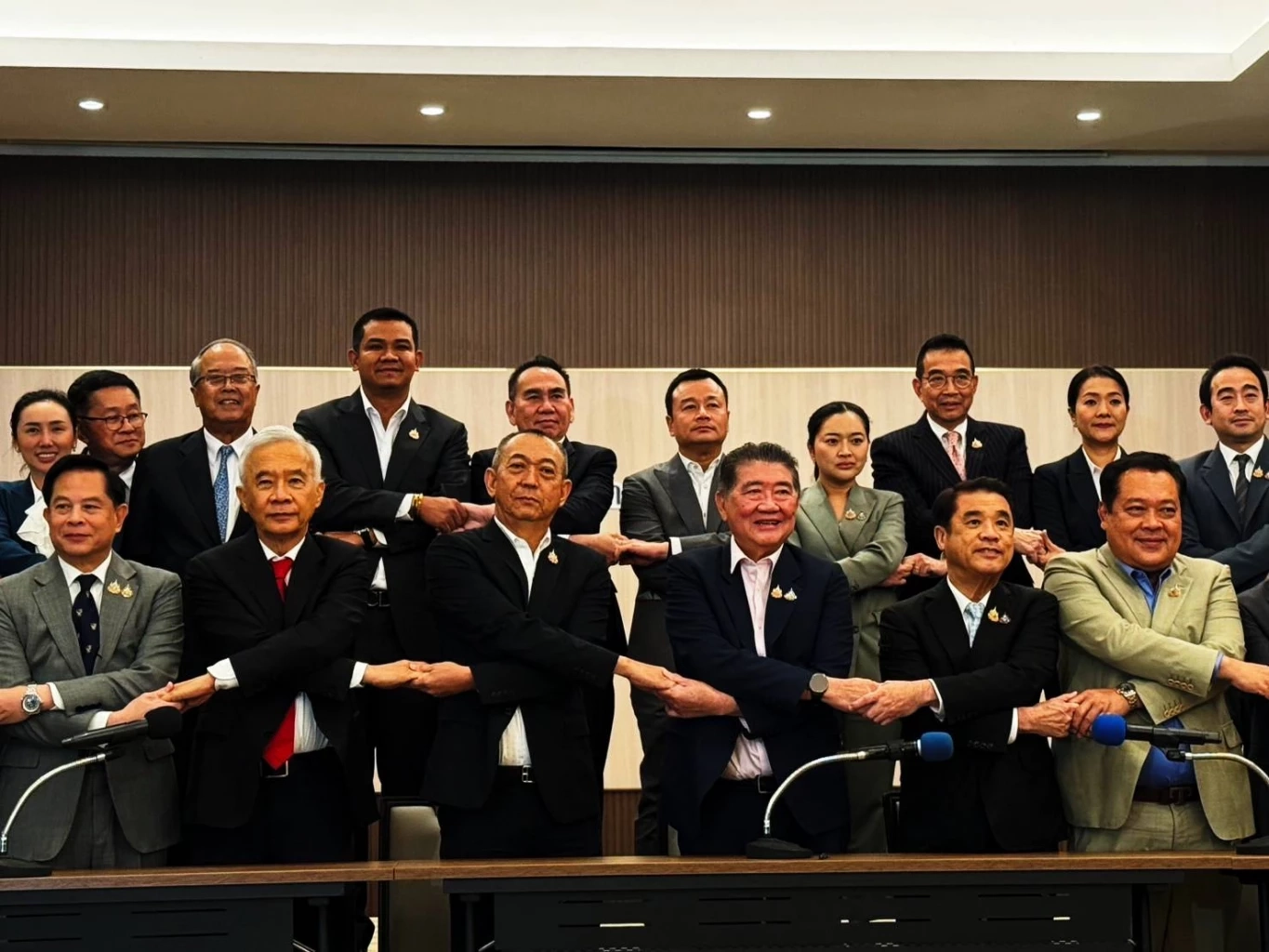 "ภูมิธรรม" แถลงยืนยัน "เพื่อไทย" ยังเป็นแกนนำตั้ง "รัฐบาล" เปิดสภาเลือก "นายกฯคนใหม่" ทันที