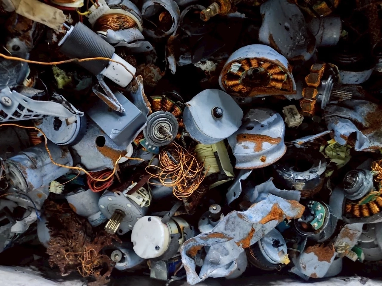 “เอกนัฏ” ส่งทีมจับโจรลักของกลาง สินค้าไม่ได้มาตรฐานที่ถูกอายัด