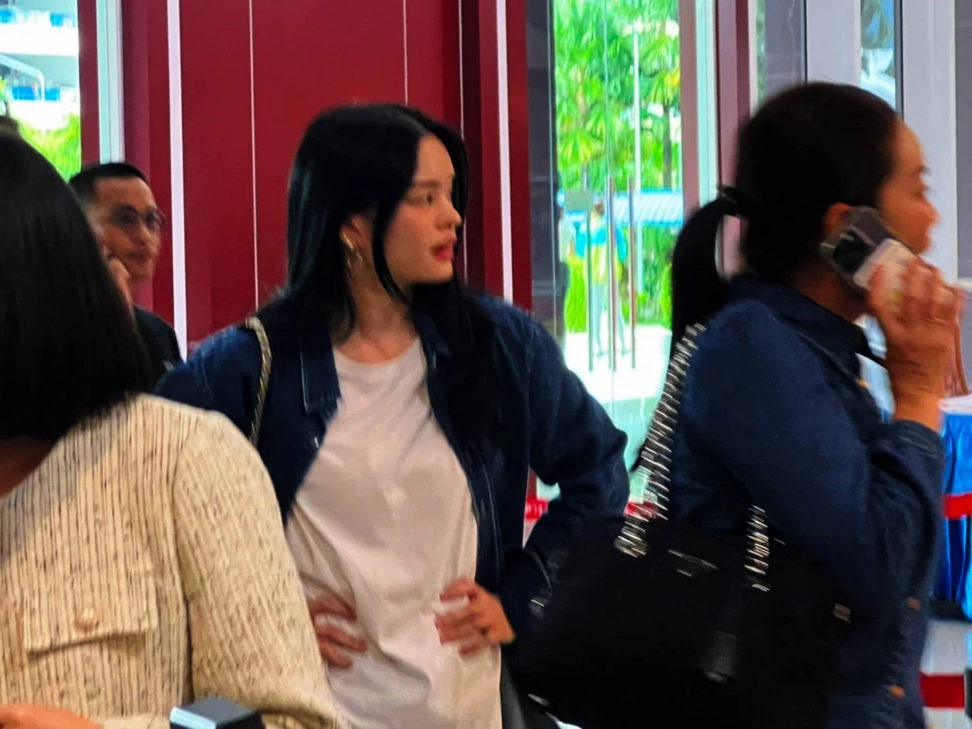 "อ่ำ อัมรินทร์" พา "แอลลี่" เข้าแจ้งความเอาผิดโซเชียลเฟคนิวส์ หาว่า "แอลลี่ท้อง"