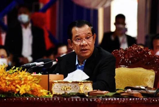 "ฮุนเซน" เท "วานดา" ป้องโคคา-โคลา อ้างว่า "เป็นการเสียสละเพื่อส่วนรวม"