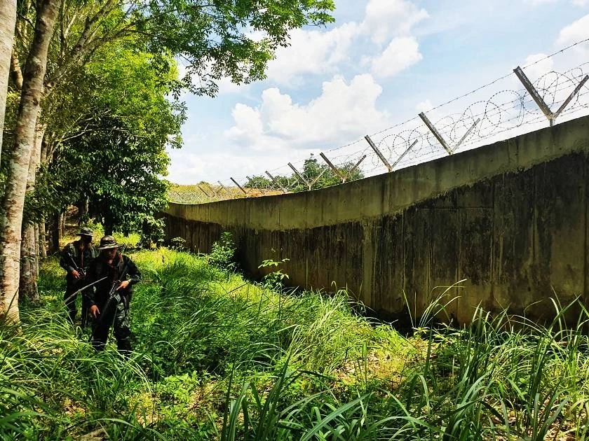 "โรม" ชี้ สร้าง "รั้วชายแดน" ไทย-กัมพูชา ต้องตอบโจทย์จัดการ "สิ่งผิดกฎหมาย" ได้ ไม่ใช่แค่ "กันคนข้าม"