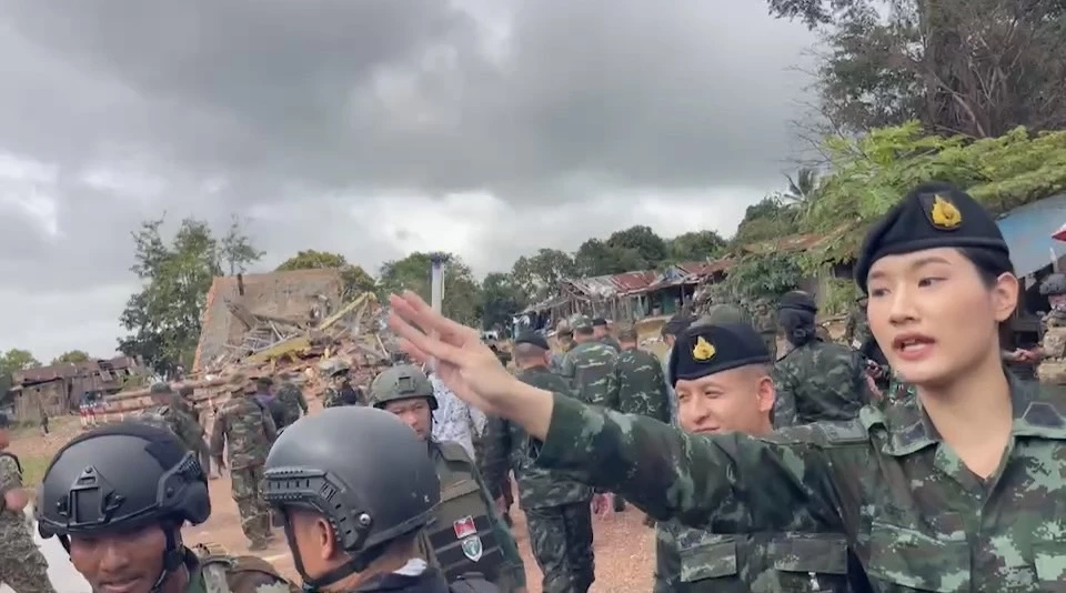 ทำความรู้จัก "ผู้กองอะตอม" ร้อยเอกหญิง ปวิชญา วลีสุขสันต์