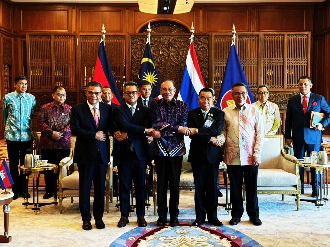 "บิ๊กเล็ก" พบ "นายกฯ อันวา" ก่อนถก GBC