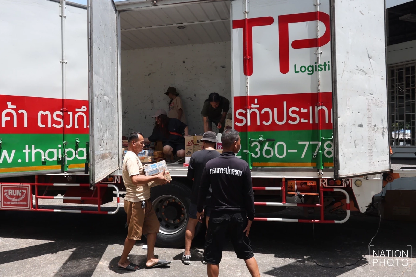 “มูลนิธิเนชั่น” เดินหน้ามอบสิ่งของช่วยเหลือประชาชนที่กาบเชิง