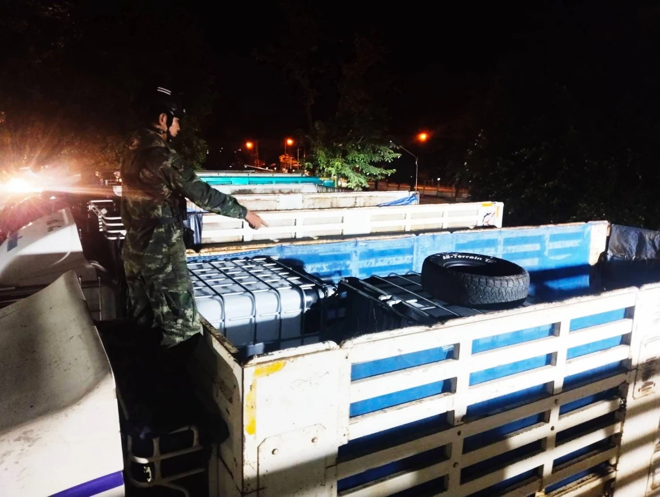 จับลอบขนน้ำมันดีเชล 60,000 ลิตร พร้อม 6 คนไทย สารภาพเตรียมลักลอบส่งไปขายเมียนมา