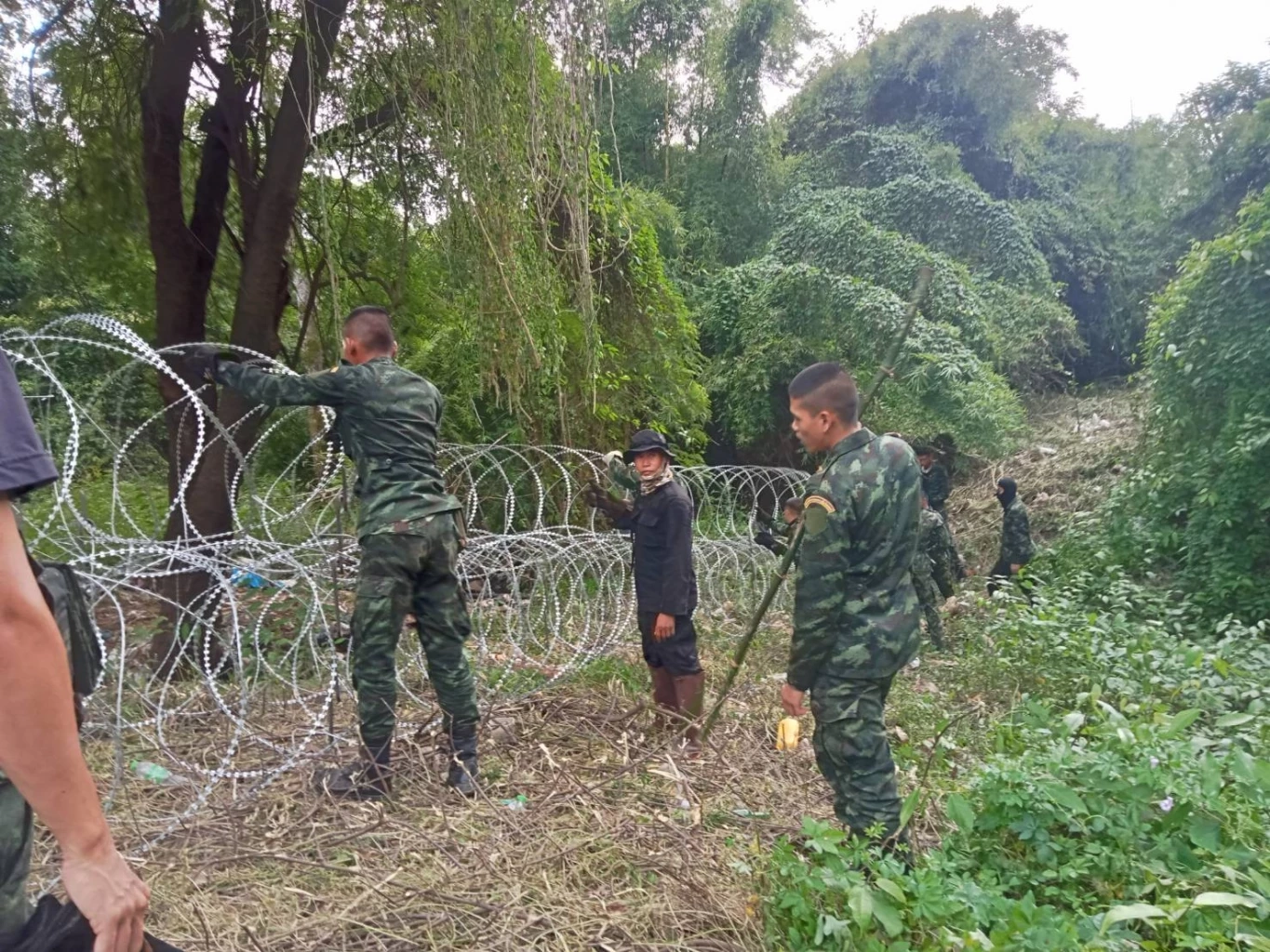 เปิดปฏิบัติการ “ขึงลวดสนาม" คลองพรหมโหด ชายแดนไทย-กัมพูชา
