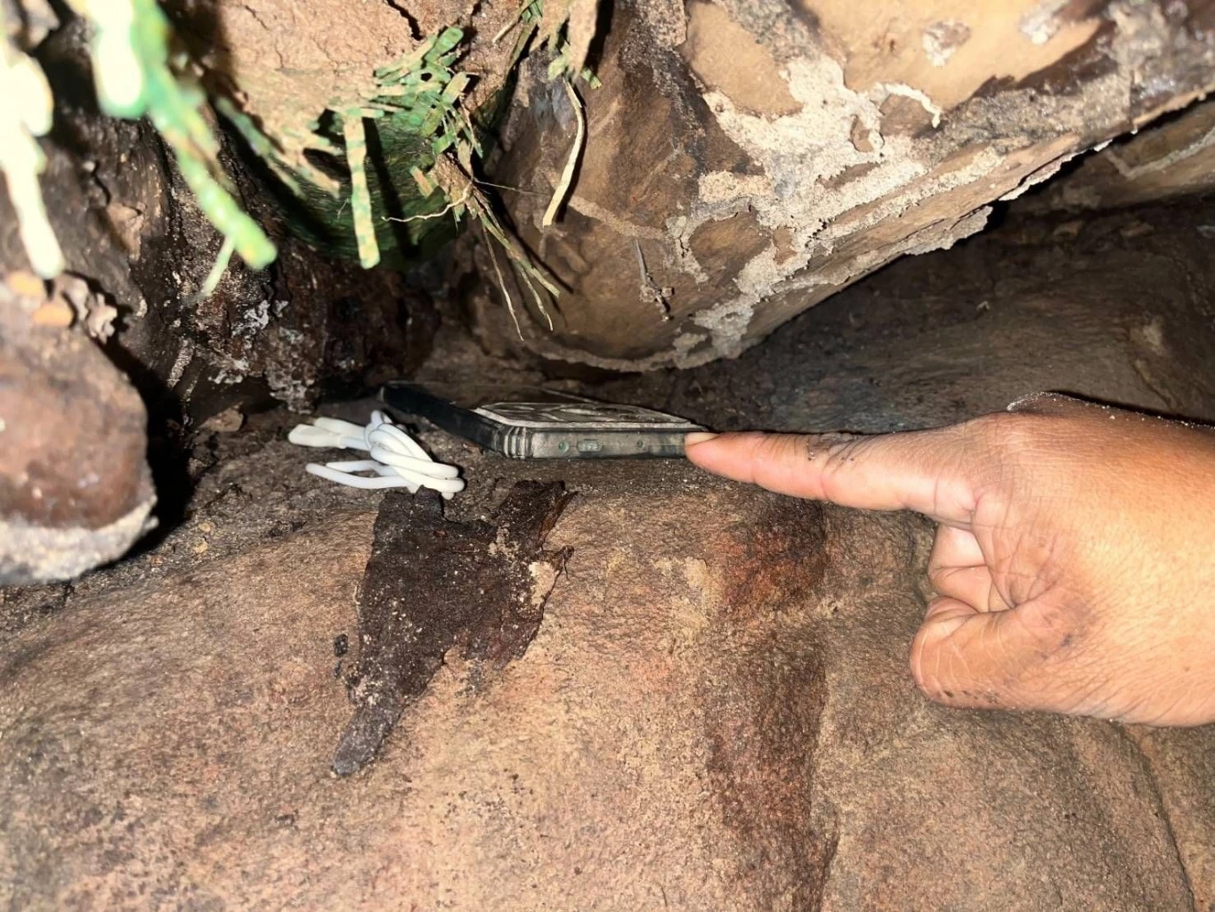 สื่อกัมพูชา จัดดราม่ารับบทเหยื่อ อ้างไทยจัดฉากเจอมือถือตก