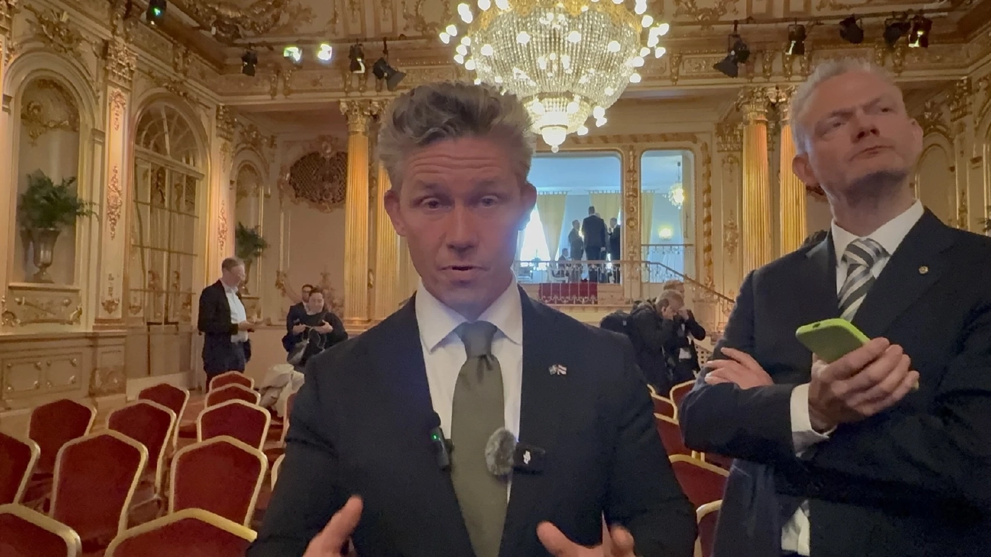 "มาริษ" เยี่ยม สนง.ใหญ่ บริษัทผลิต "กริพเพน"