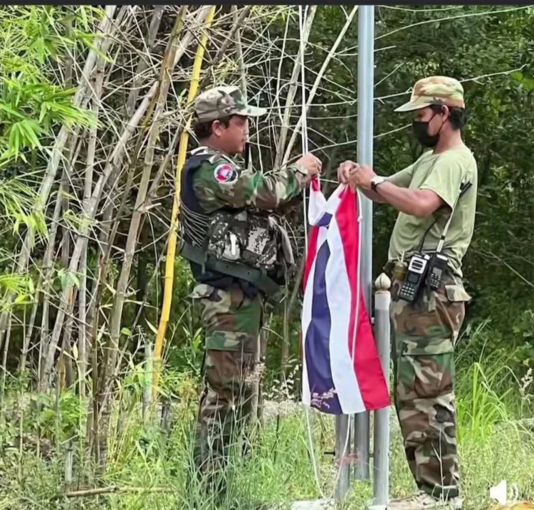 ต้มกันเอง! "กัมพูชา" สร้างเฟคนิวส์ รื้อรั้วลวดหนาม ปลดธงชาติไทย
