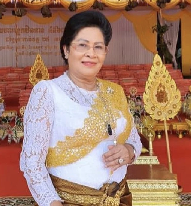 ท่านผู้หญิงฮุนซีนาท ผู้มากบารมี