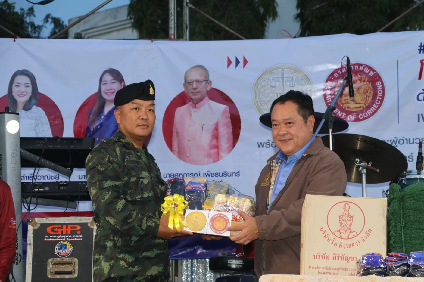 “ทวี” นำราชทัณฑ์ จัดมินิคอนเสิร์ต “เสก โลโซ” ที่สุรินทร์