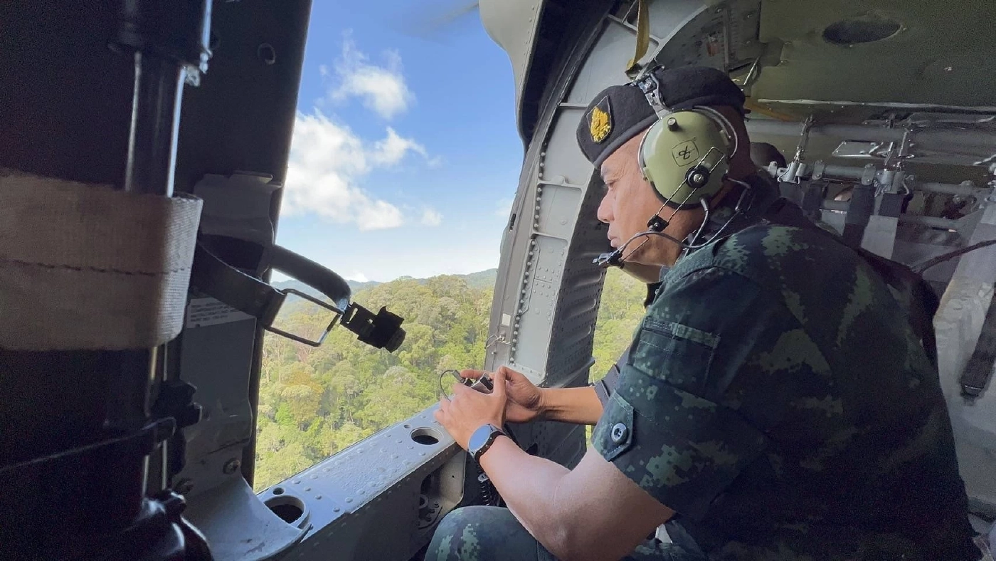 "มทภ.4" บินสำรวจแนวชายแดนนราธิวาสพบ  "ผู้ก่อเหตุรุนแรงขนอาวุธข้ามแดน"