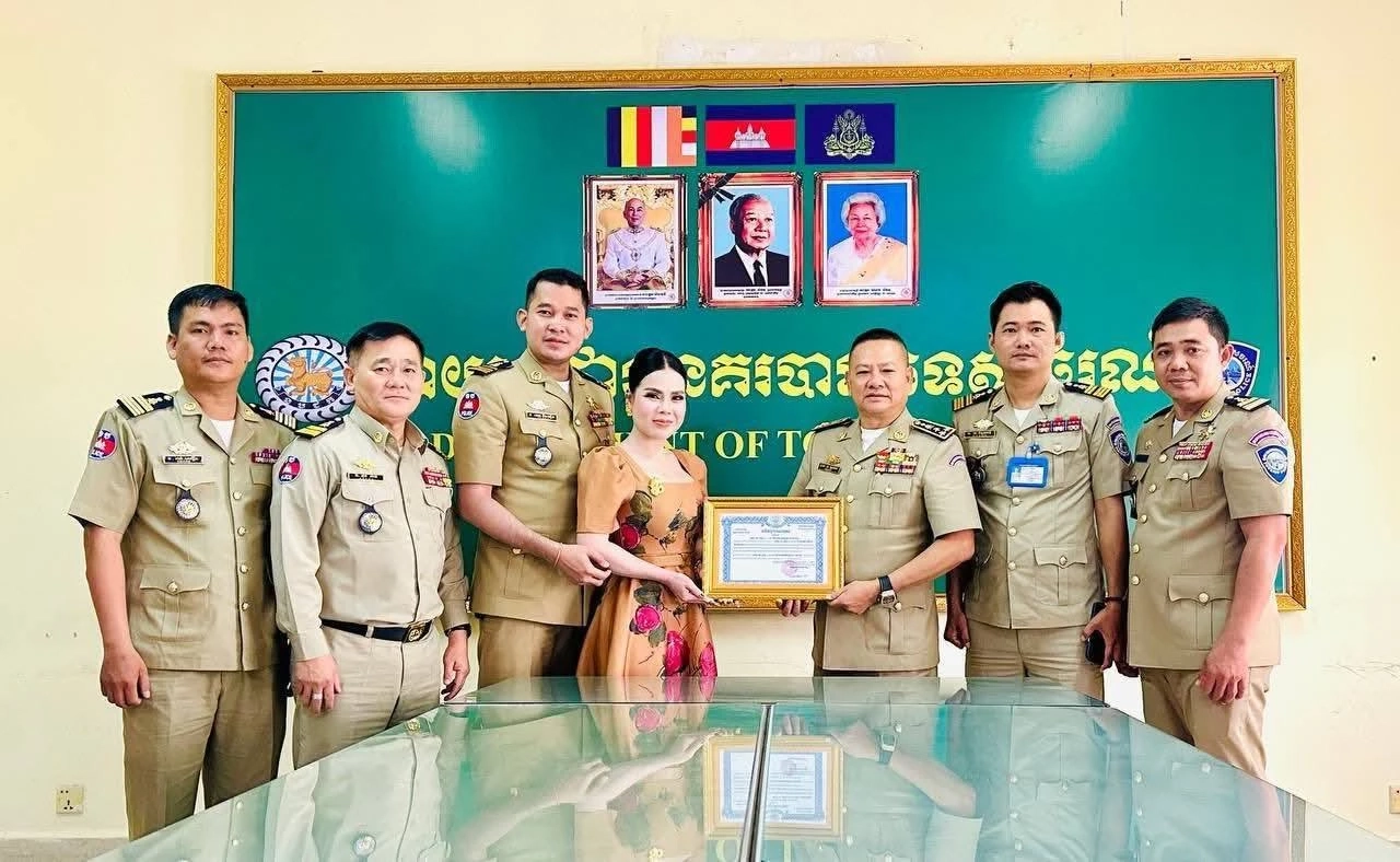 ร่วงแล้ว 2 อินฟลูเอนเซอร์-นักข่าว แค่แตะ "ฮุน เซน"