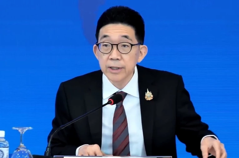  นายเบญจมินทร์ สุกาญจนัจที  อธิบดีกรมสนธิสัญญาและกฎหมาย