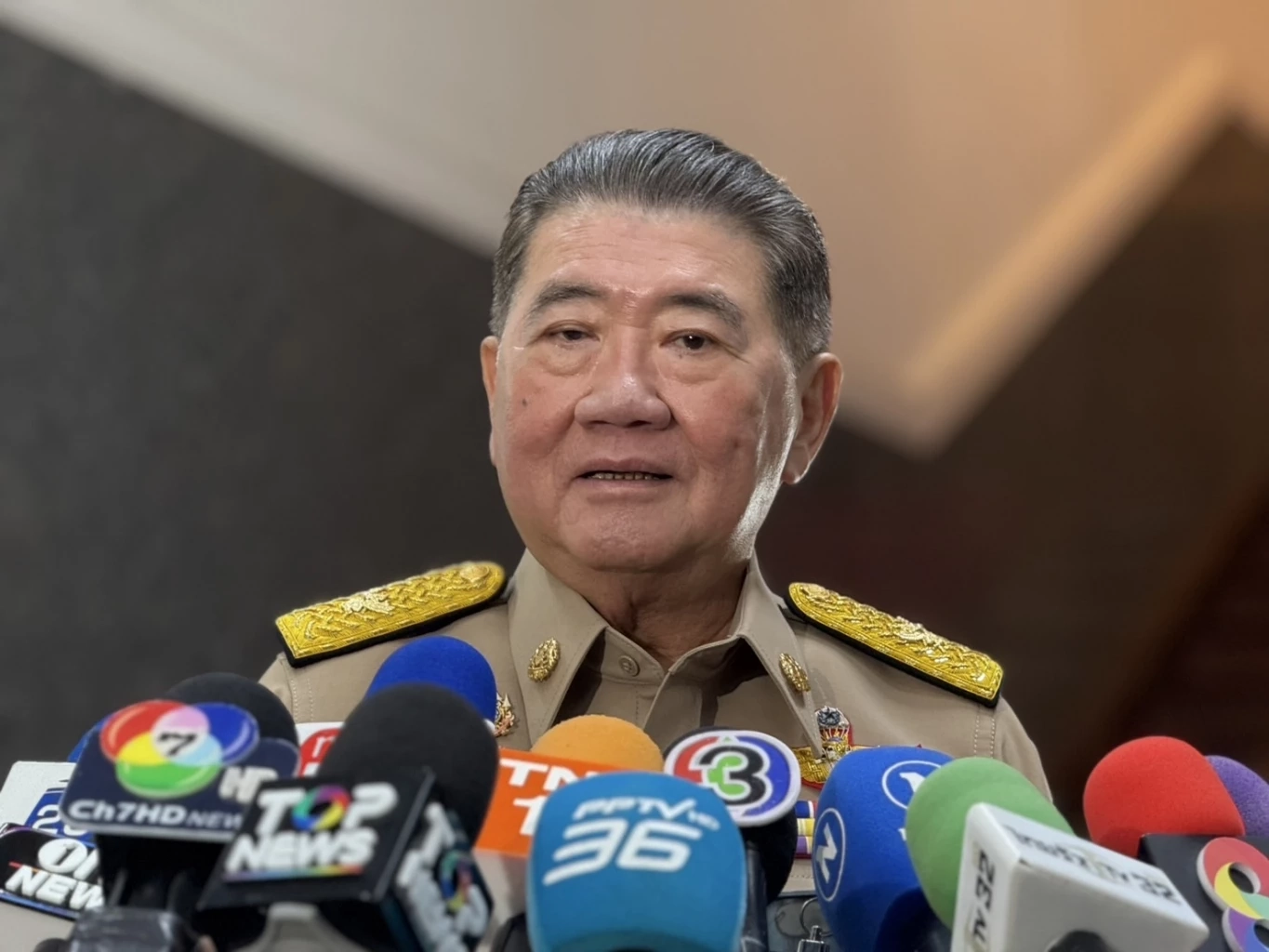 ภูมิธรรม เวชยชัย