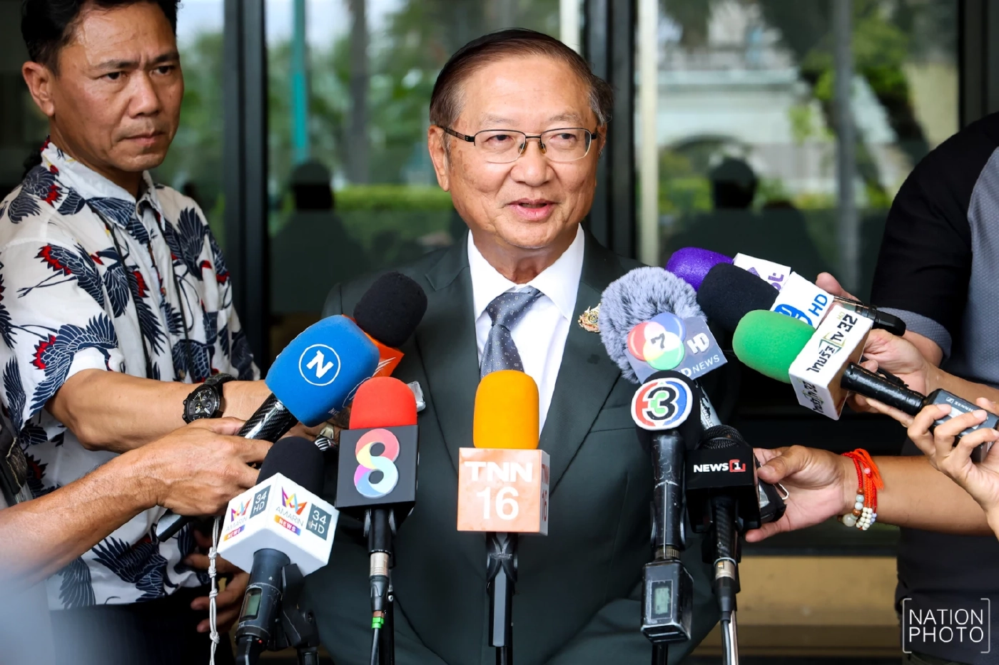 นพ.พรหมินทร์ เลิศสุริย์เดช เลขาธิการนายกรัฐมนตรี 