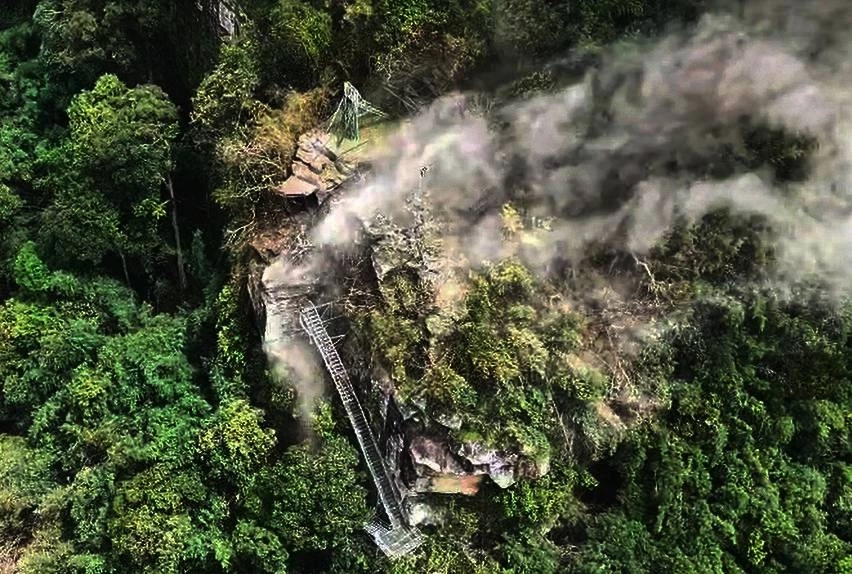 วินาทีบึ้ม! ทหารไทย โดรนทิ้งไข่ระเบิดบันได "ช่องคานม้า" กัมพูชา สกัดเส้นทางขึ้นภูมะเขือ