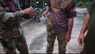 ด่วน! เจอมือถือปริศนาแถวภูมะเขือ มีคลิปเด็ดทหารกัมพูชา