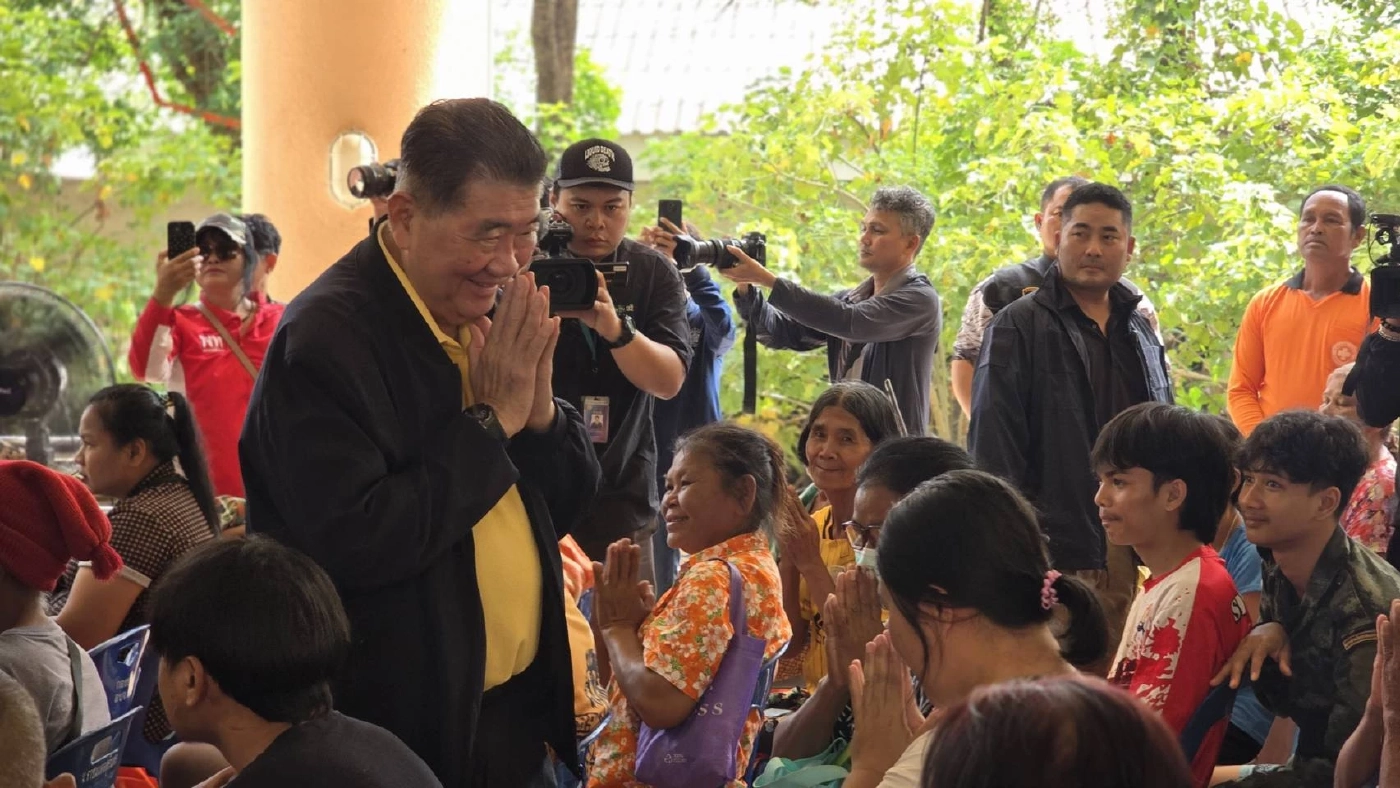 ภูมิธรรม-มาริษ-จิราพร ส่งชาวสุรินทร์กลับบ้าน ชงงดเก็บค่าไฟ-น้ำ