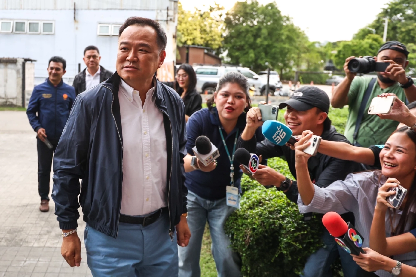 นายอนุทิน ชาญวีรกูล หัวหน้าพรรคภูมิใจไทย