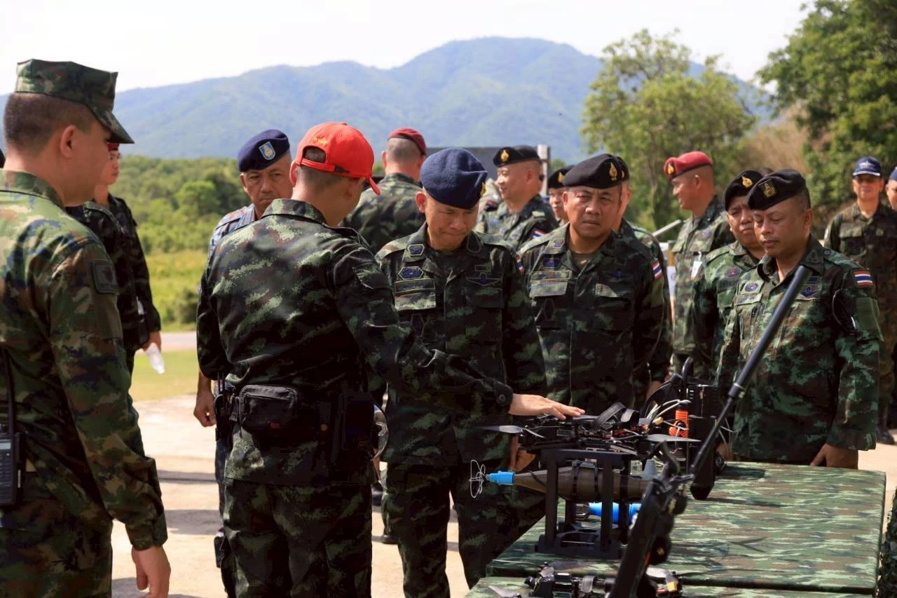 โคตรแม่น! กองทัพไทย ทดสอบ "โดรนโจมตี" ฝีมือคนไทยพัฒนาสู่การผลิตใช้งานจริง (มีคลิป)