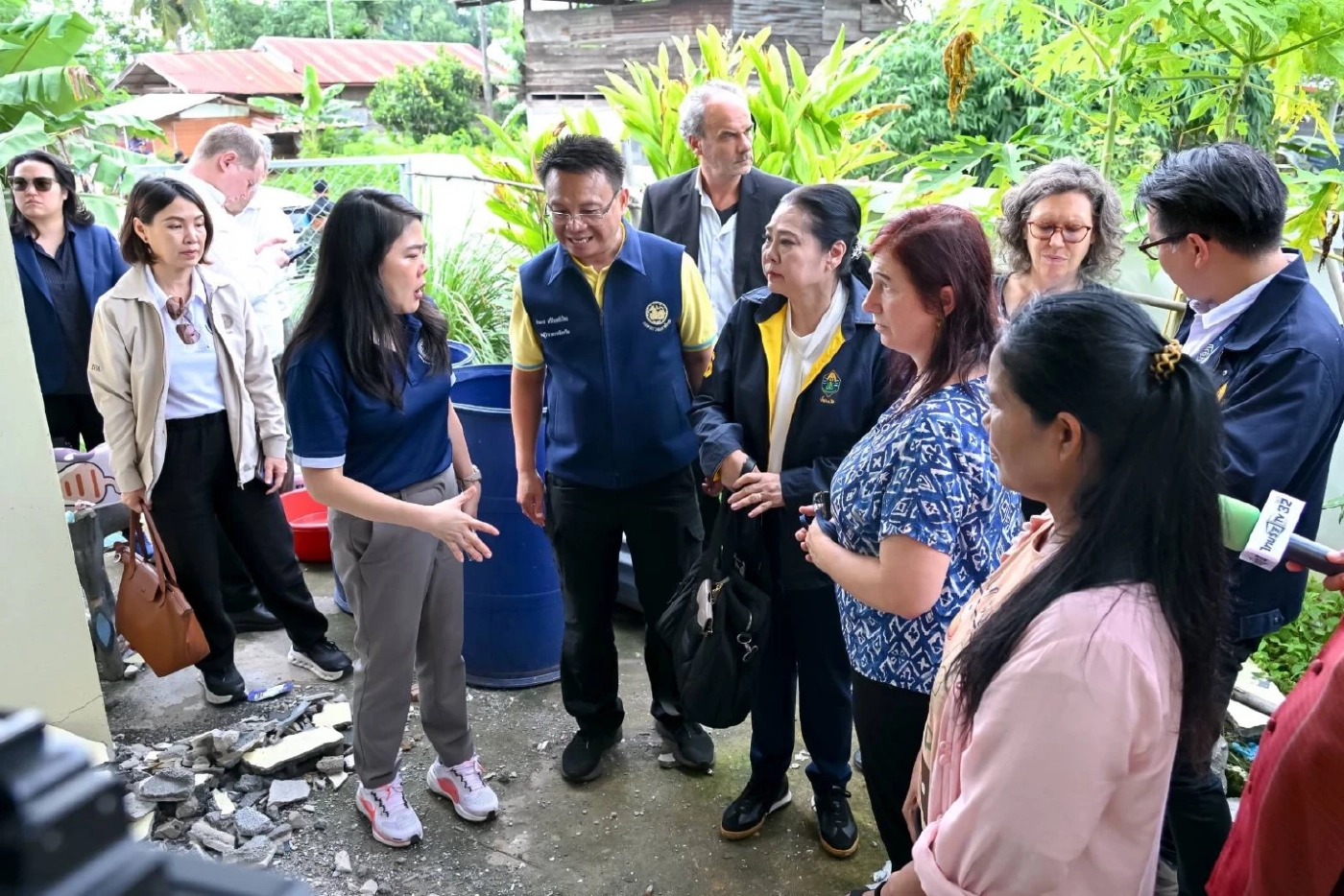 ผู้ช่วย-ที่ปรึกษา รมว.กต. นำคณะผู้แทนทูตสหภาพยุโรป ลงพื้นที่ รพ.พนมดงรัก