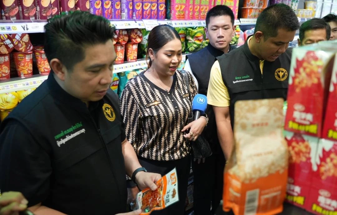 “ชัยชนะ” ตรวจ รพ.ย่านรังสิต ลุยโละใบรับรองสุขภาพต่างด้าวผิด กม.