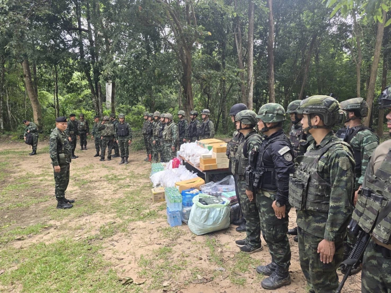 แม่ทัพภาค 2 ตรวจเยี่ยม-นอนค้างคืนกับทหารแนวหน้า ขออย่าประมาท