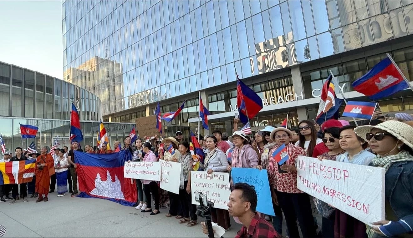 มวลชนพรรค CNRP แสดงพลังรักชาติ ที่ลองบีซ สหรัฐ