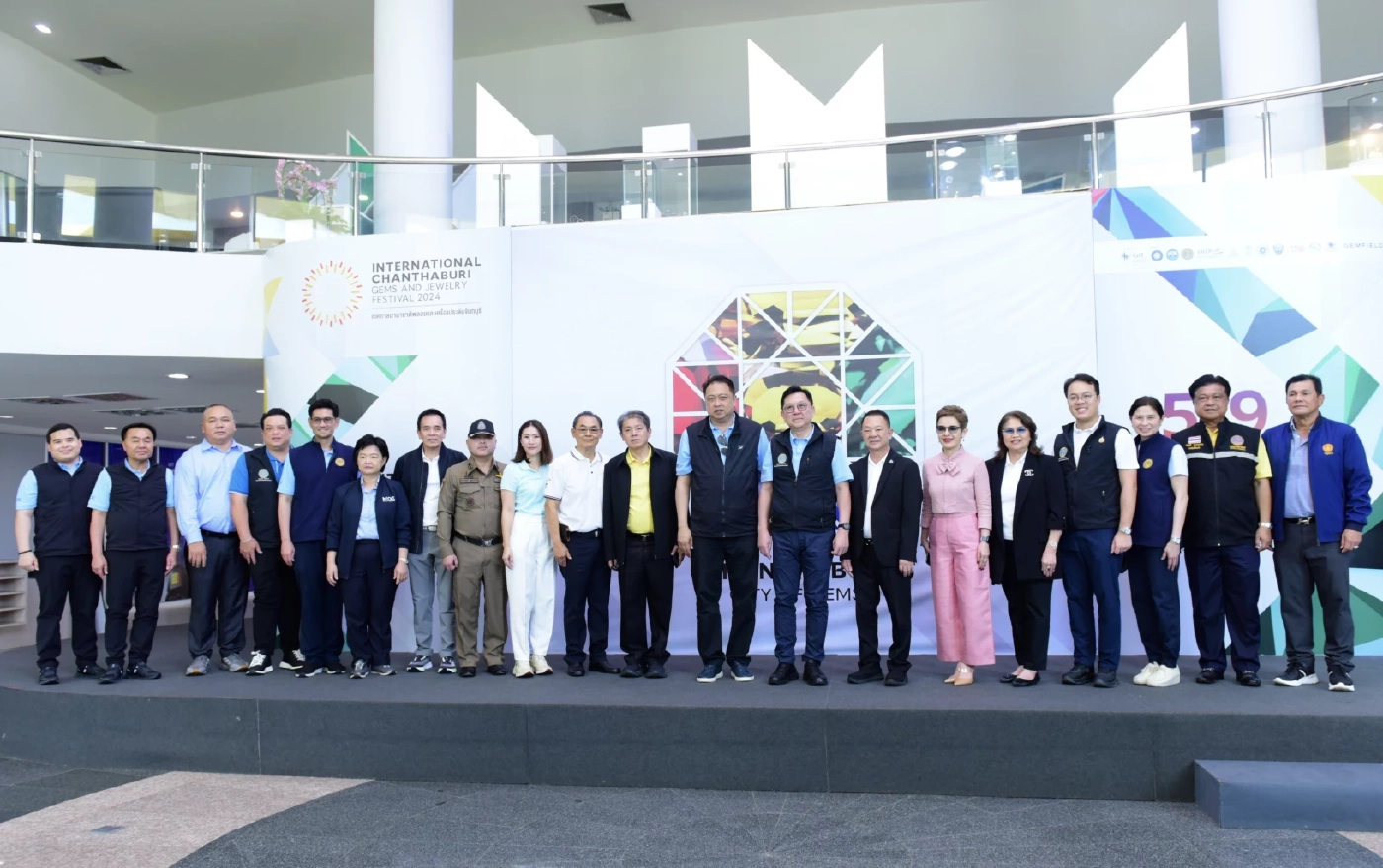 “จตุพร-สุชาติ” ลุยตลาดพลอย ดัน “จันทบุรีโมเดล” สู่ "มหานครอัญมณีโลก"