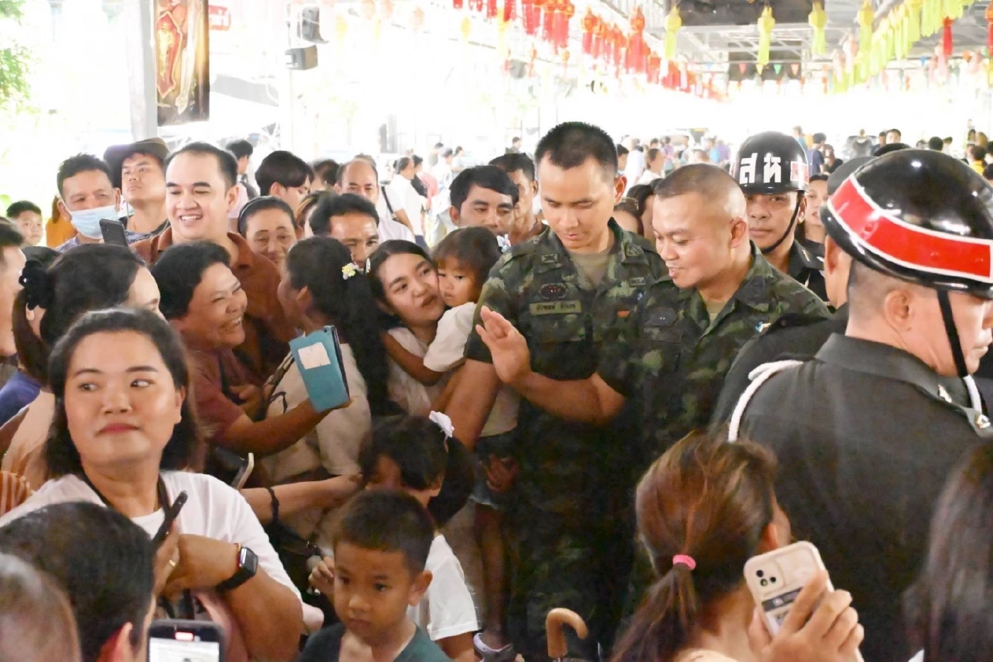 "หลวงปู่ศิลา" ให้พรและกำลังใจ แม่ทัพภาค 2-กำลังพล ปกป้องอธิปไตย