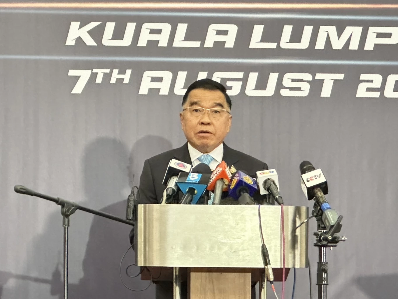 พลเอก ณัฐพล นาคพาณิชย์ รัฐมนตรีช่วยว่าการกระทรวงกลาโหม