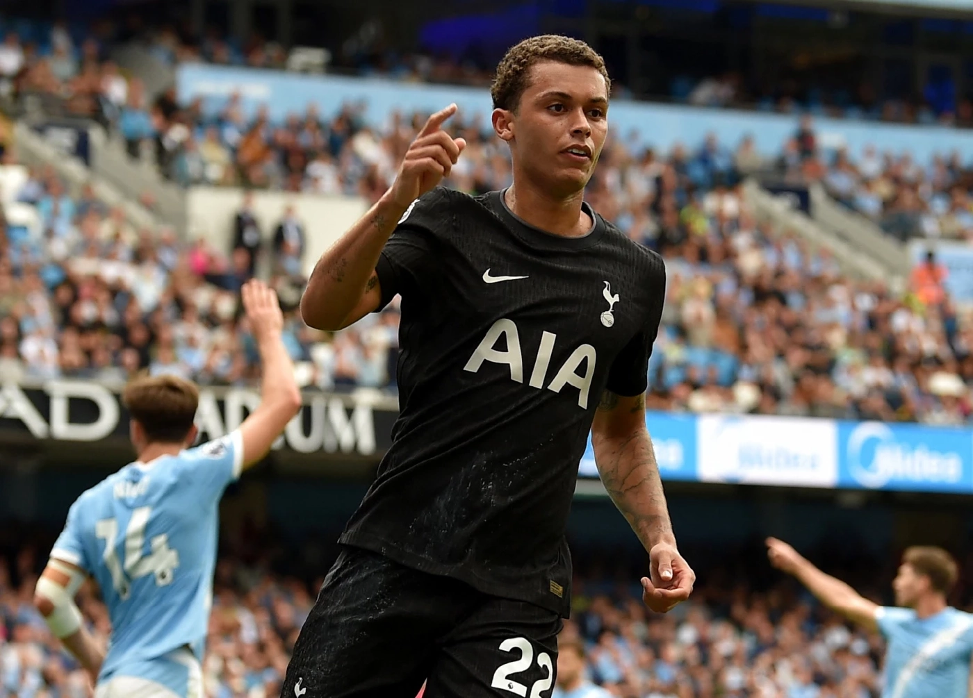 สรุปผลพรีเมียร์ลีก "เยอเคเรส" ซัด 2 ตุงให้อาร์เซนอล, สเปอร์สฟอร์มดุบุกเชือดแมนฯ ซิตี้