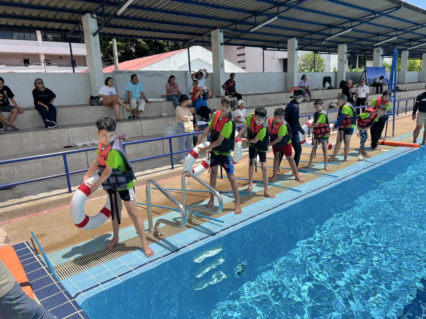 "สถาบันการสร้างชาติ" จัดฝึก "เยาวชนอาสาร่วมใจกู้ภัยทางน้ำสร้างชาติ"