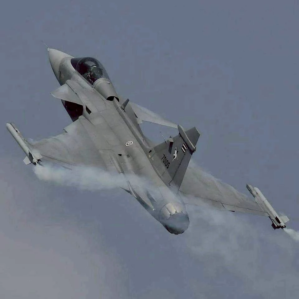 ครม.เห็นชอบไทยได้รับชดเชยทาง ศก. 1 แสน ล.จากการซื้อกริพเพน 1 ฝูง