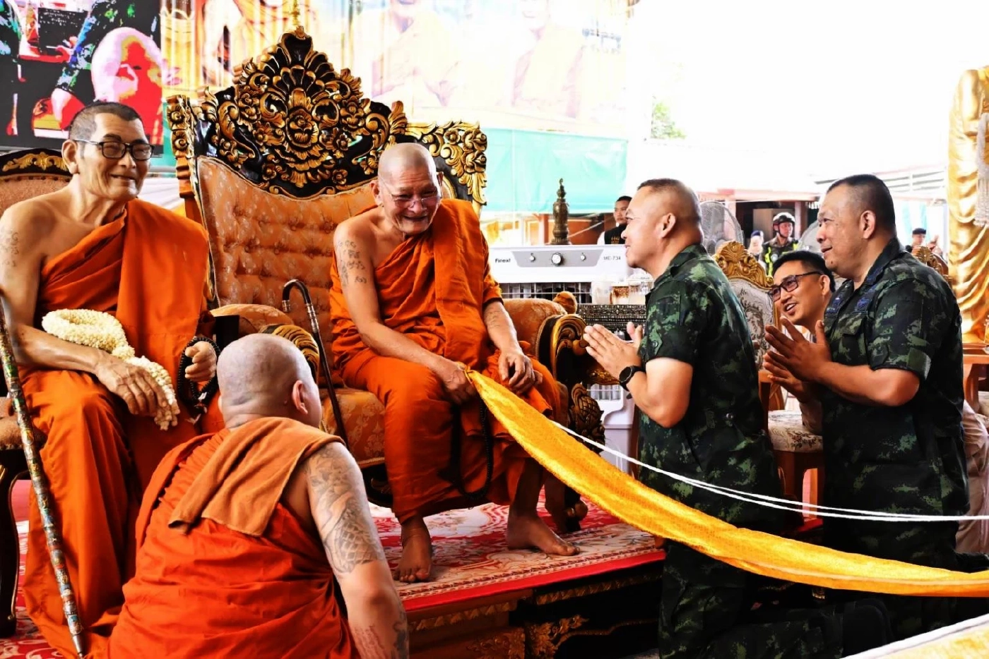 "หลวงปู่ศิลา" ให้พรและกำลังใจ แม่ทัพภาค 2-กำลังพล ปกป้องอธิปไตย