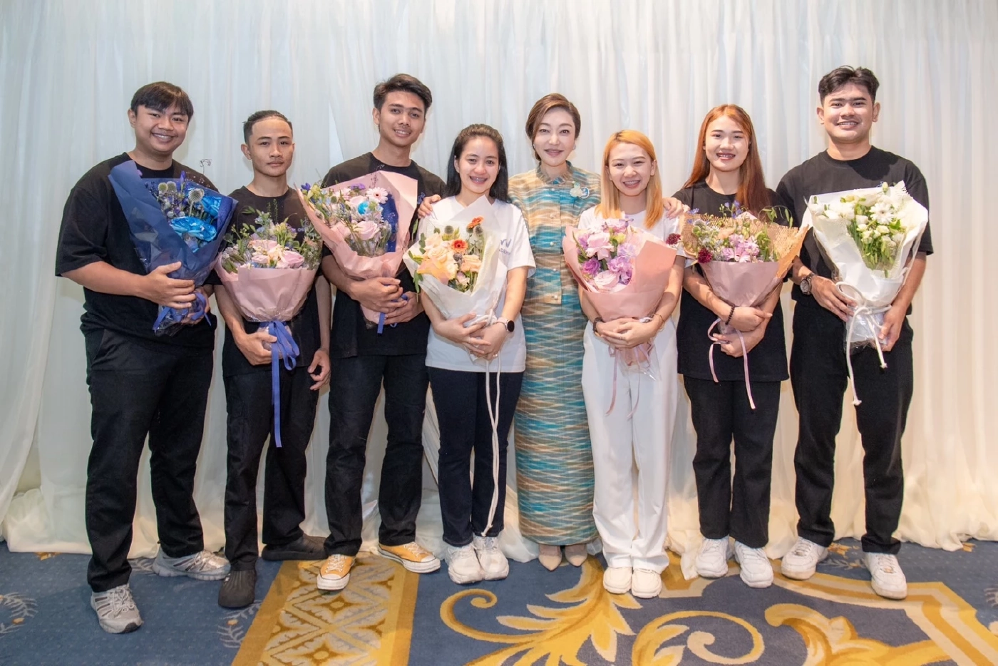 ”มาริษา เจียรวนนท์” เข้ารับพระราชทานรางวัลแม่ดีเด่นแห่งชาติ 2568 สุภกิตและครอบครัวร่วมแสดงความยินดี