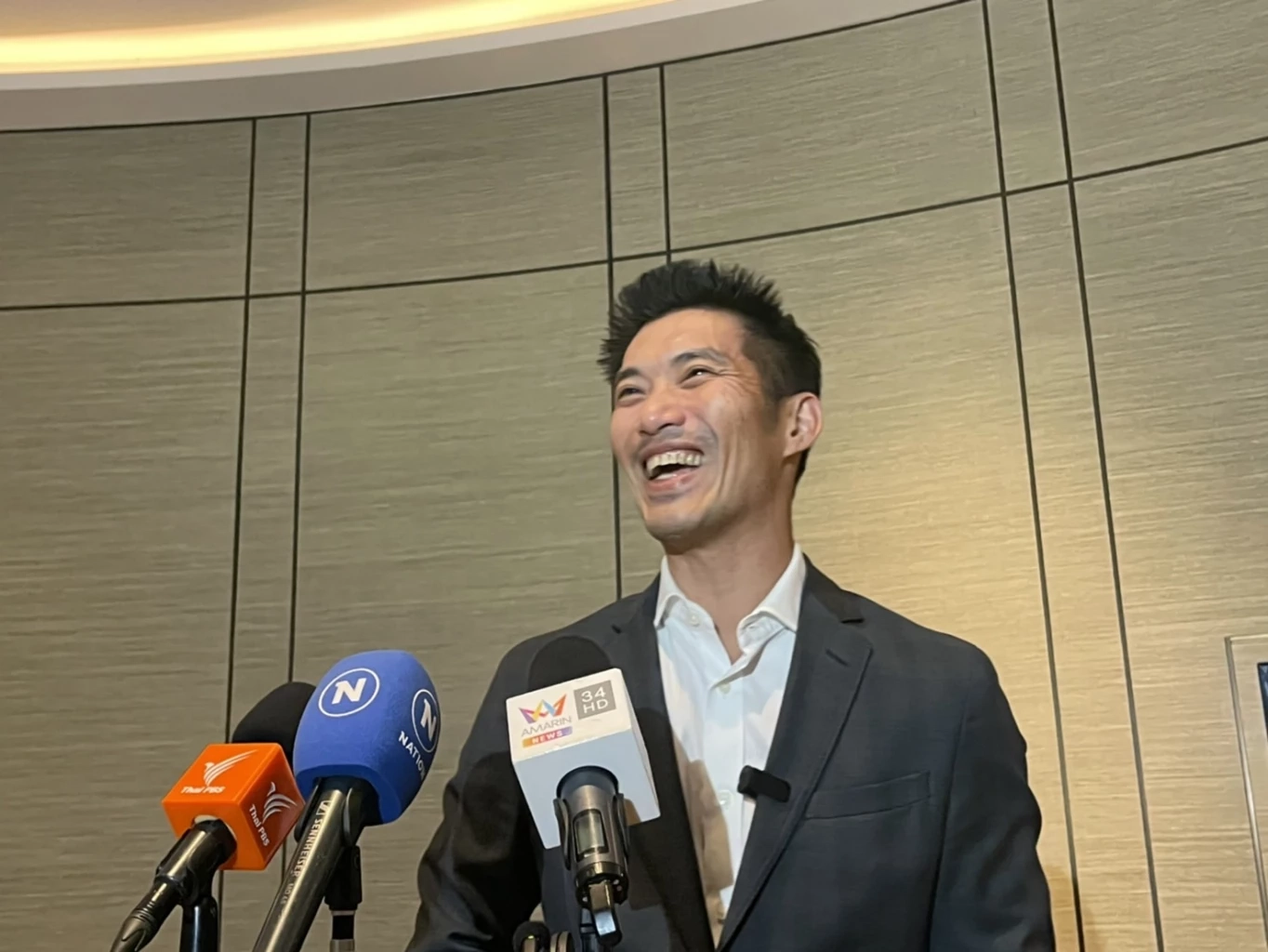 ธนาธร จึงรุ่งเรืองกิจ  ประธานคณะก้าวหน้า 