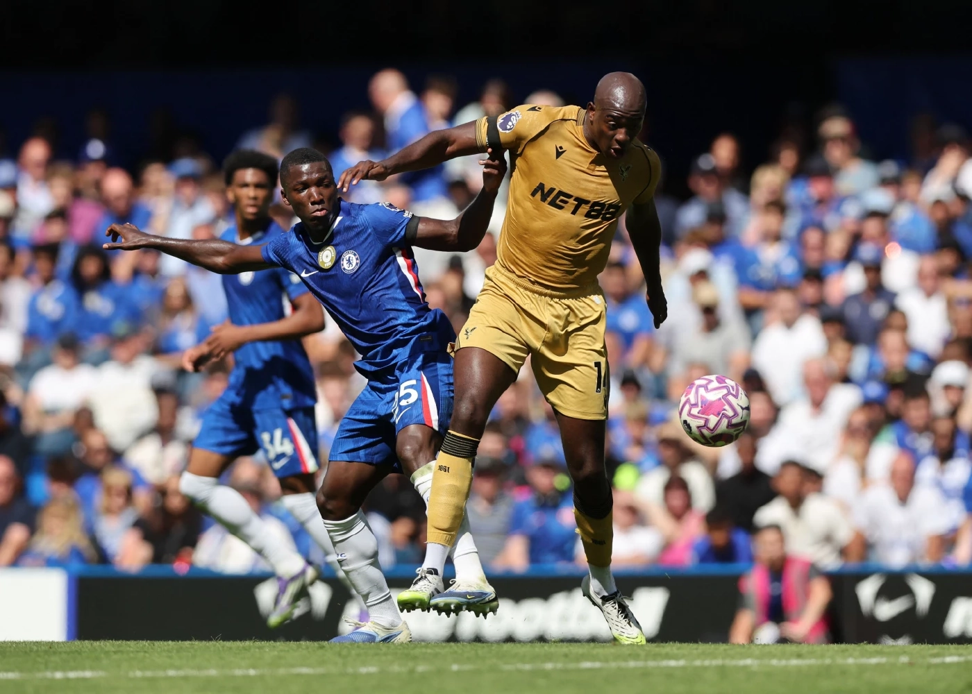 สรุปผลพรีเมียร์ลีก: อาร์เซนอลบุกเฉือนแมนยู - เชลซีเปิดบ้านเจ๊าพาเลซ