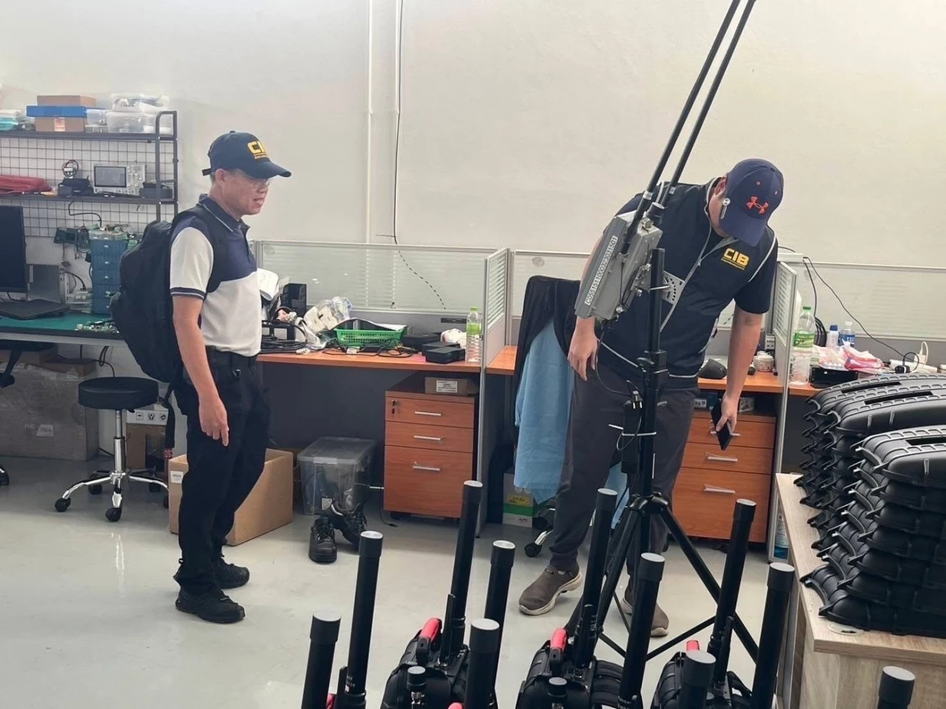 กสทช.-กองปราบ จู่โจม บริษัทโดรน-แอนตี้โดรน ยึดของกลางเพียบ