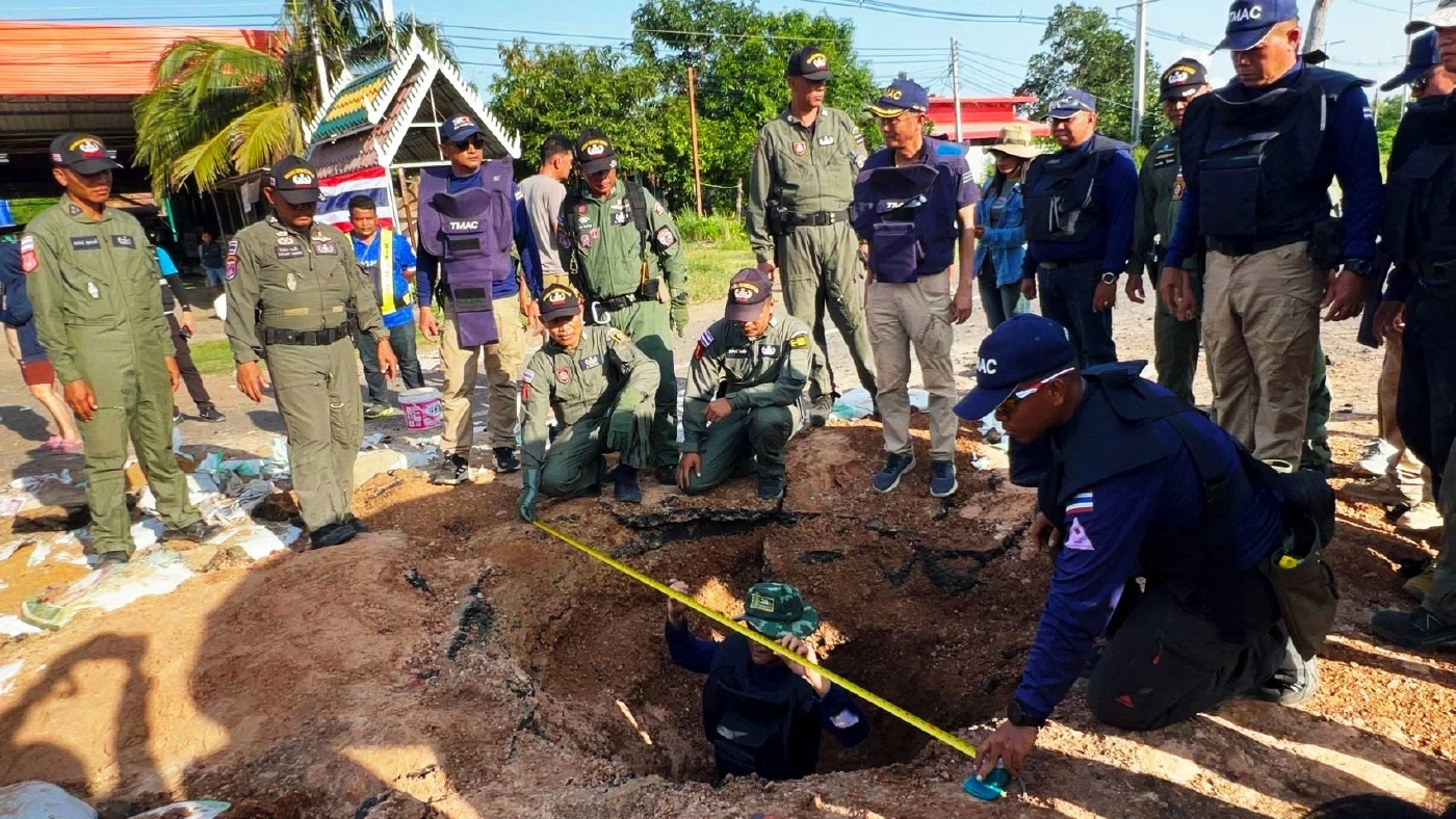 "กัณวีร์" เปิดภาพหลุมระเบิดถามหา "มนุษยธรรม" จาก "กัมพูชา"