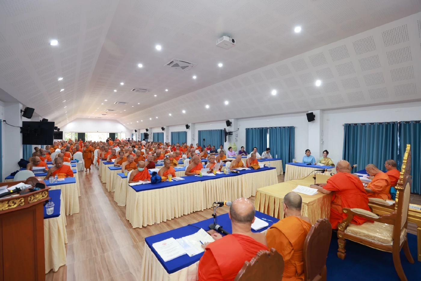 หัวหน้าพรรคก้าวอิสระ ให้กำลังใจคณะสงฆ์จังหวัดเชียงใหม่