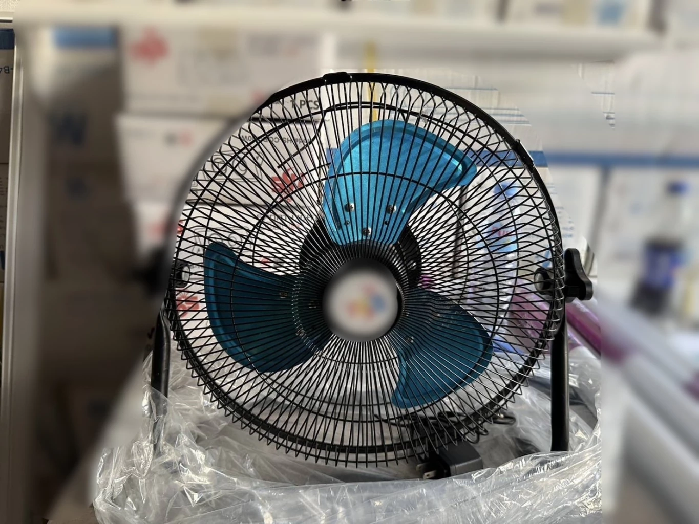 อำพรางโกดังร้าง ตะลึงเครื่องใช้ไฟฟ้าไม่มี มอก.กว่า 4 หมื่นรายการ