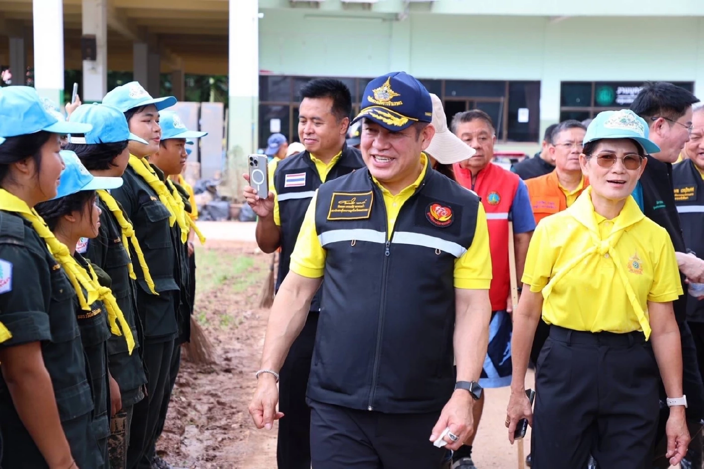 ผู้กอง ธรรมนัส นำทีมลงพื้นที่ช่วยเหลือผู้ประสบภัยน้ำท่วม จ.น่าน