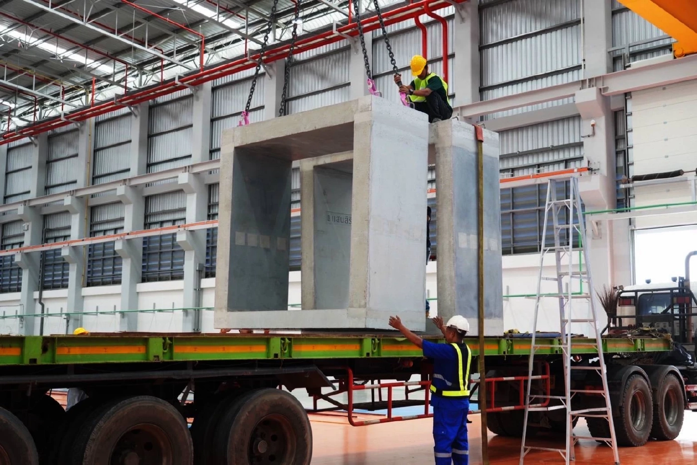 "เศรษฐา" ส่งมอบ "บังเกอร์" เพิ่มอีก 20 ลูก "เกราะกำบังแห่งความอุ่นใจ"