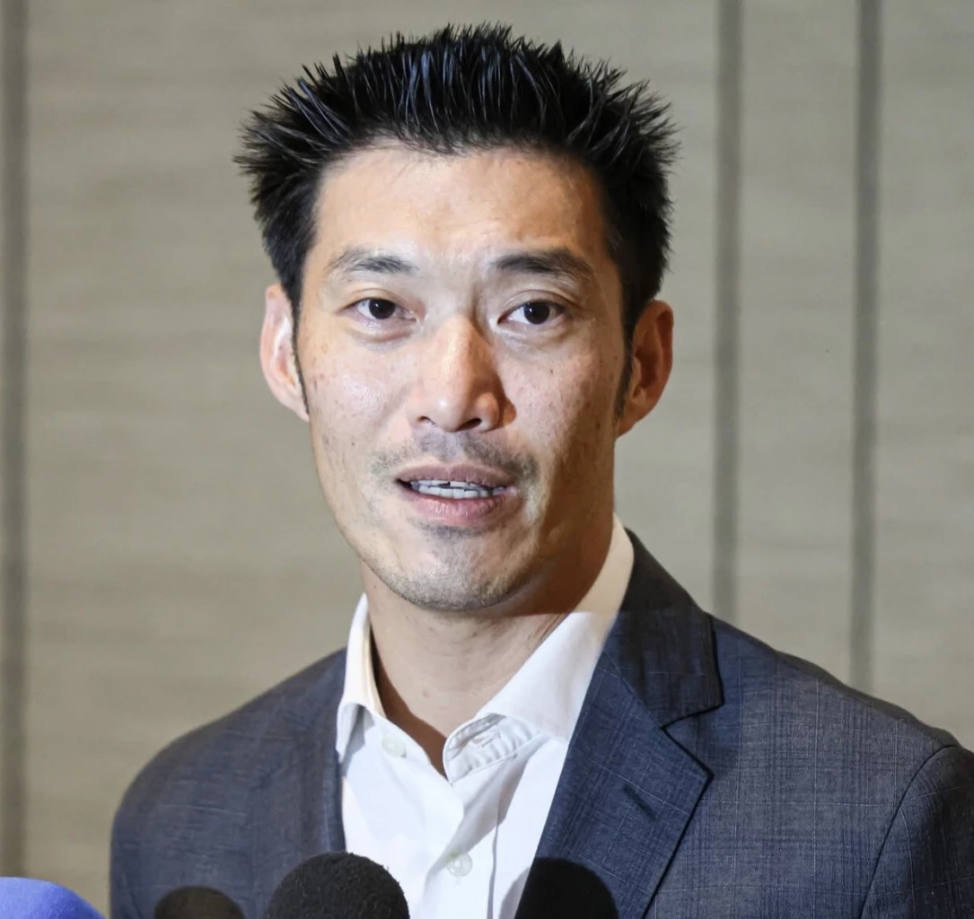 ธนาธร ผู้นำตัวจริง บนทางที่ต้องเลือกอีกครั้ง