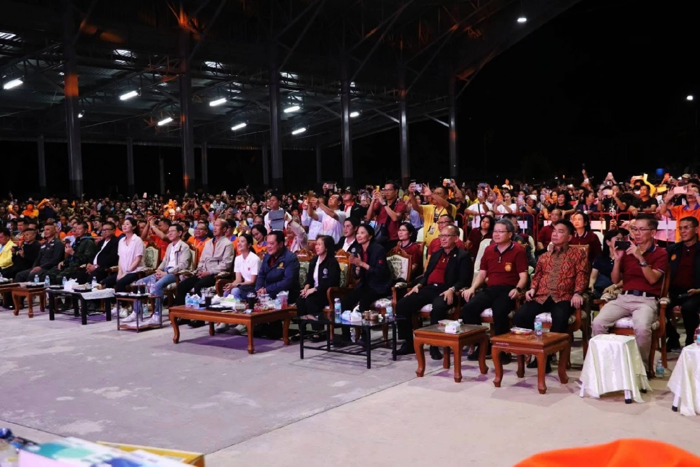 "เสก โลโซ "มอบเพลง "ผู้กล้า" ให้กำลังใจ "ทหารชายเเดน"